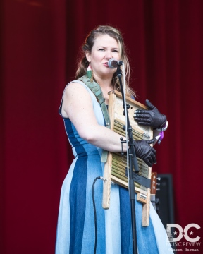 Della Mae