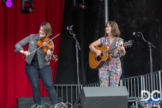 Della Mae
