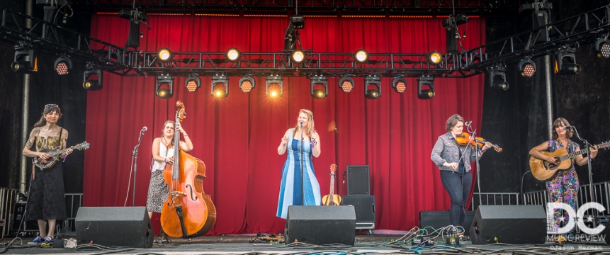 Della Mae