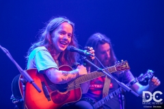 Billy Strings shares a laugh.