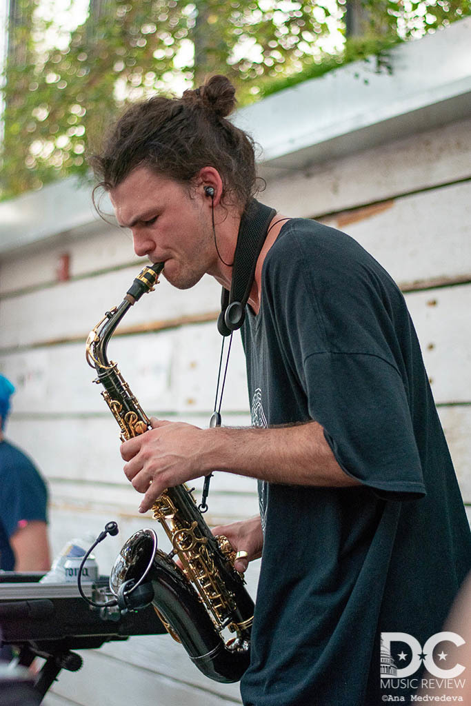 BAYNK playing saxophone at Flash Nightclub