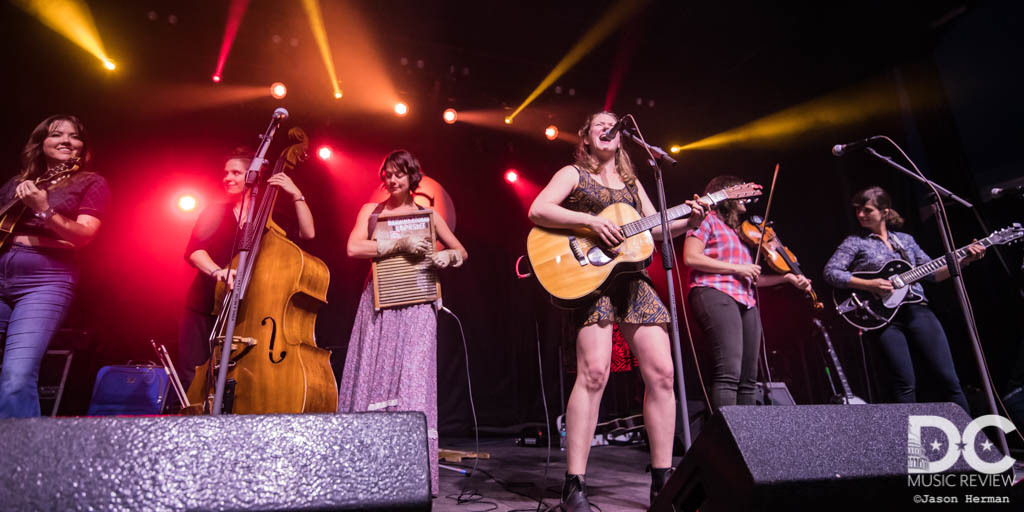 Hey Hey Della Mae! Around the World with Celia Woodsmith