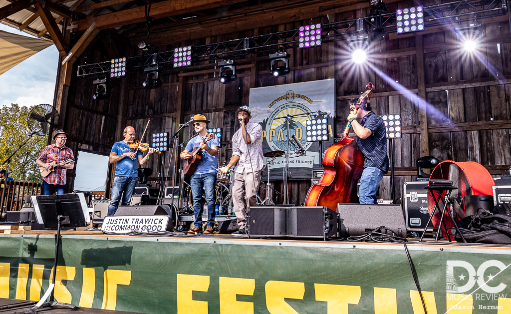 Justin Trawick performs with special guest Flex Matthews