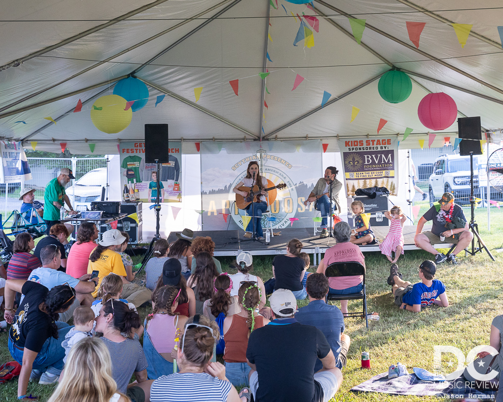 Kat Higgins and Arbo teaching song composition