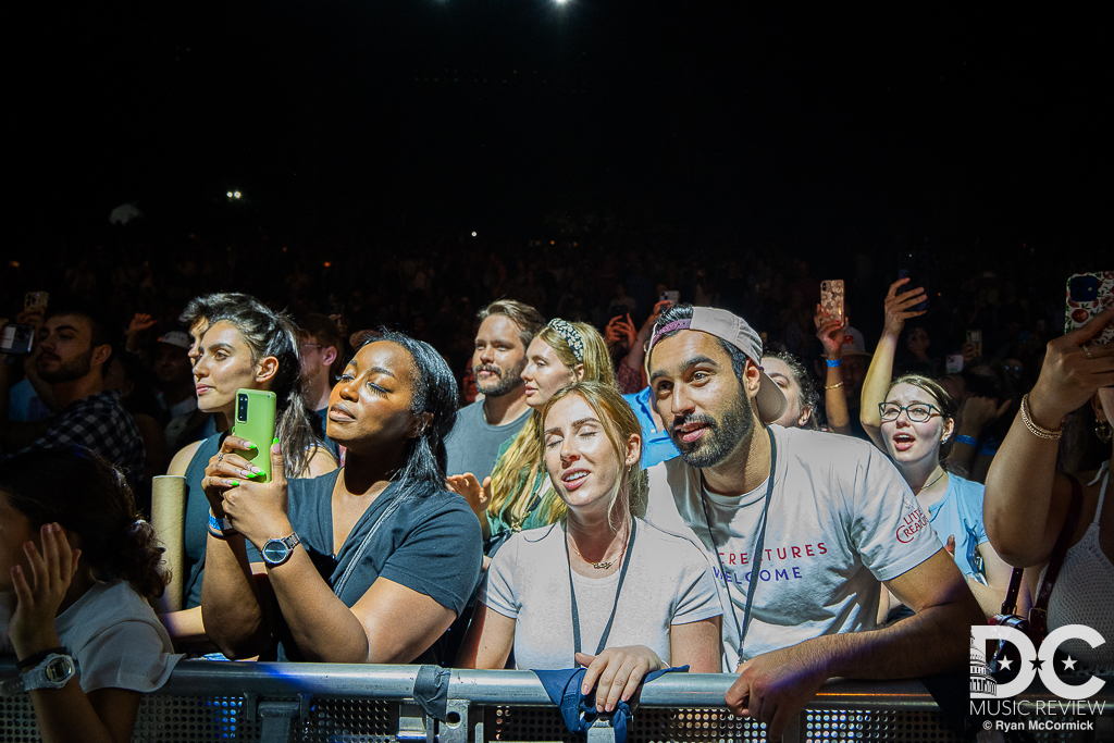 Fans were enjoying an epic night of joy with Vance Joy