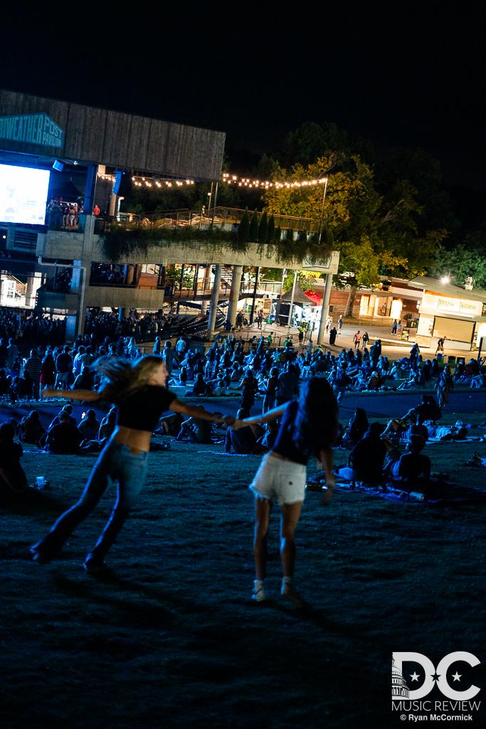 Fans were enjoying an epic night of joy with Vance Joy