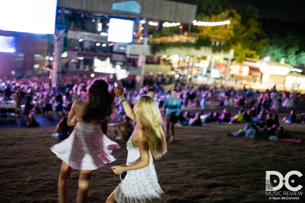 Fans were enjoying an epic night of joy with Vance Joy