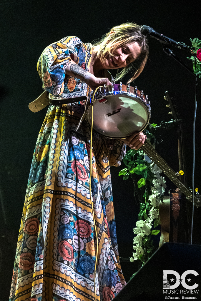 Lindsay Lou fixing her banjo